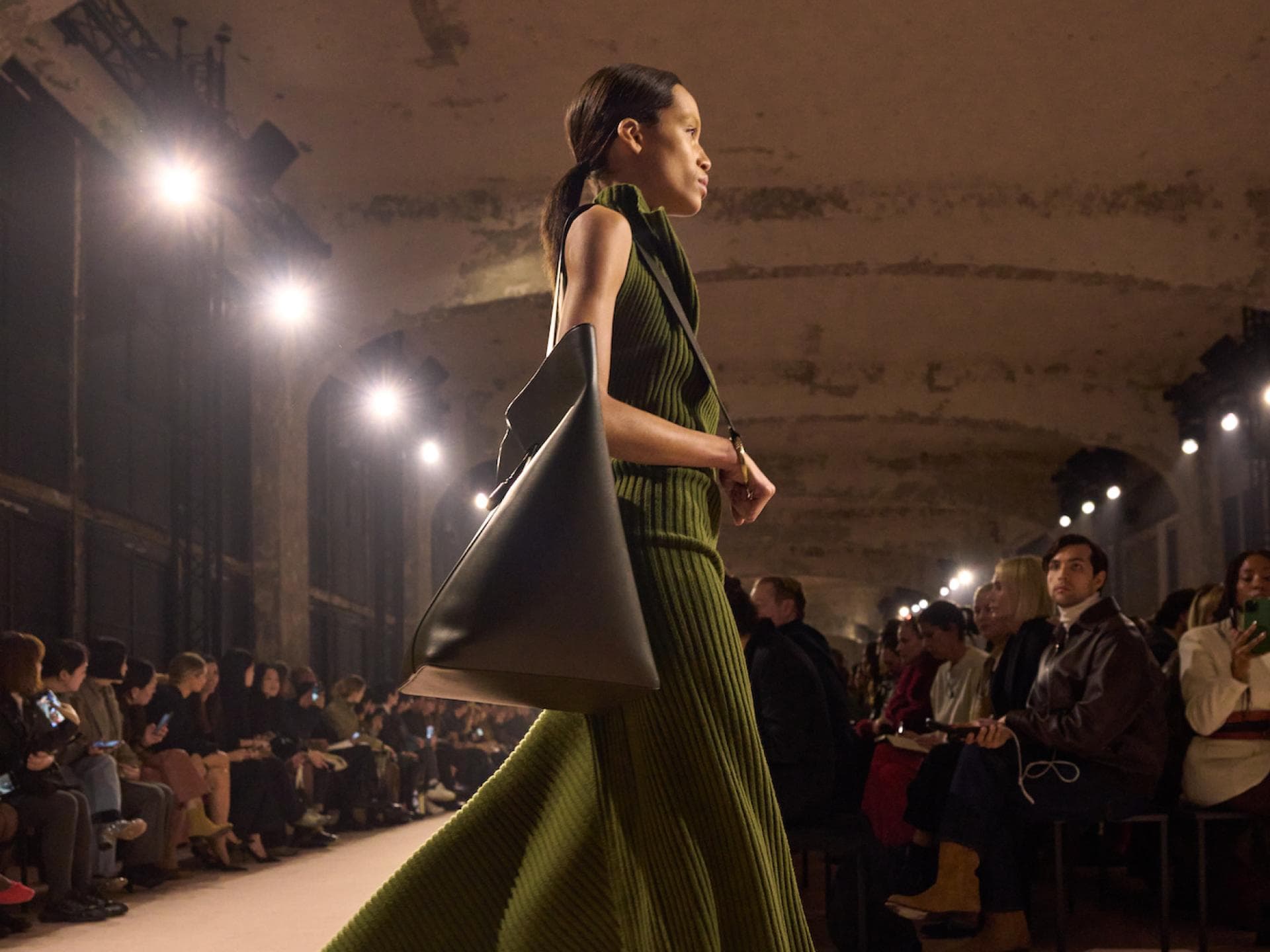 XXL-Bag bei Victoria Beckham Show