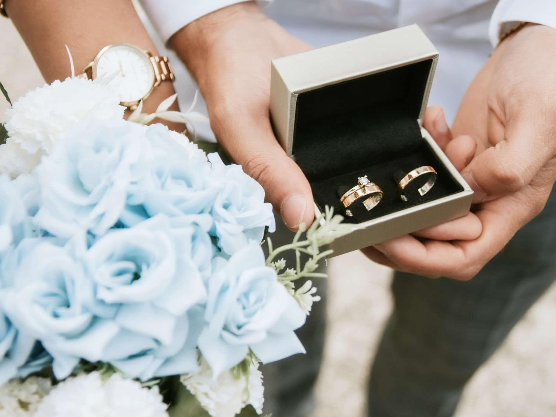 Eheringe bei einer Hochzeit