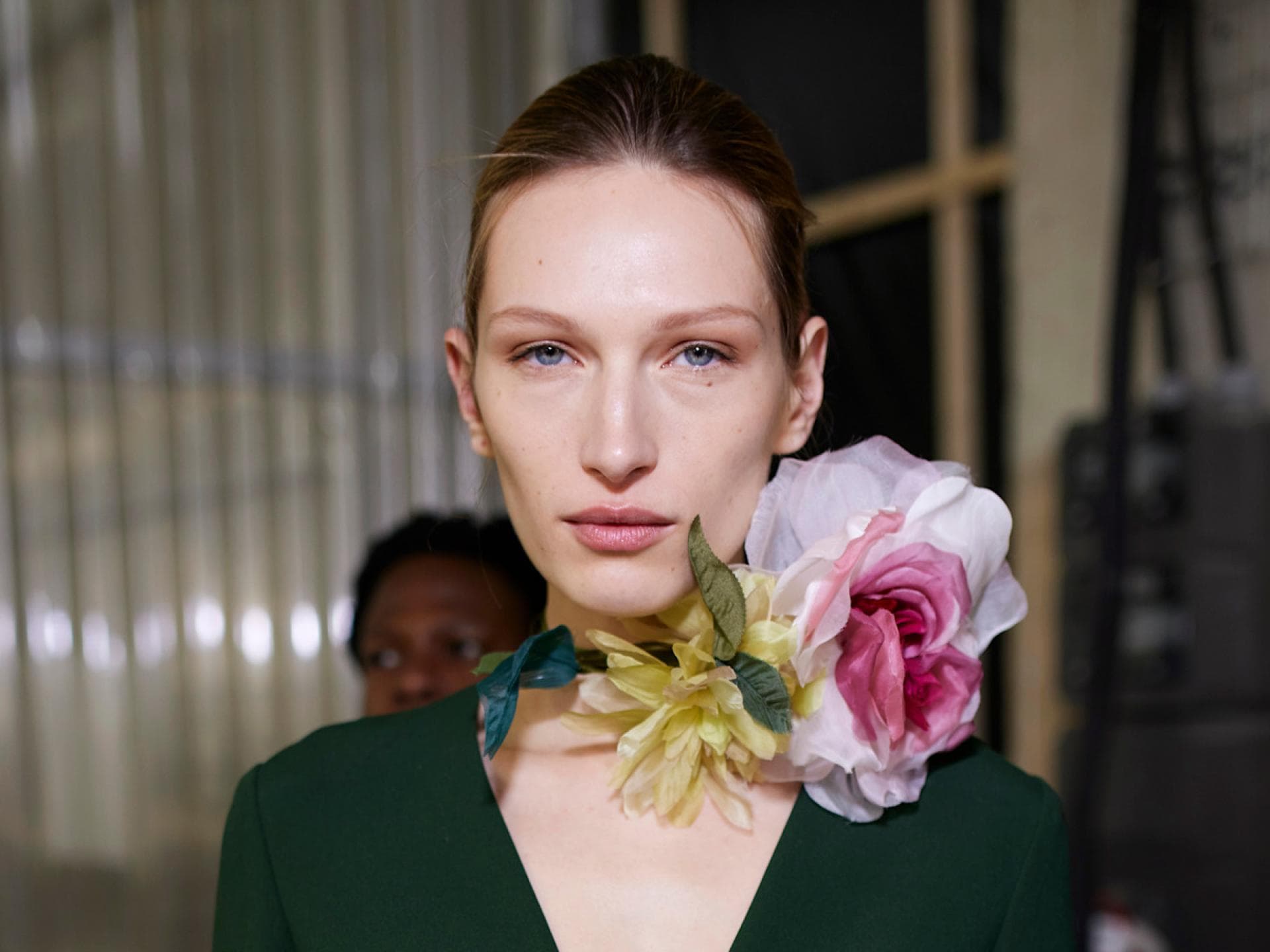 Blumige Parfums Model mit Blume