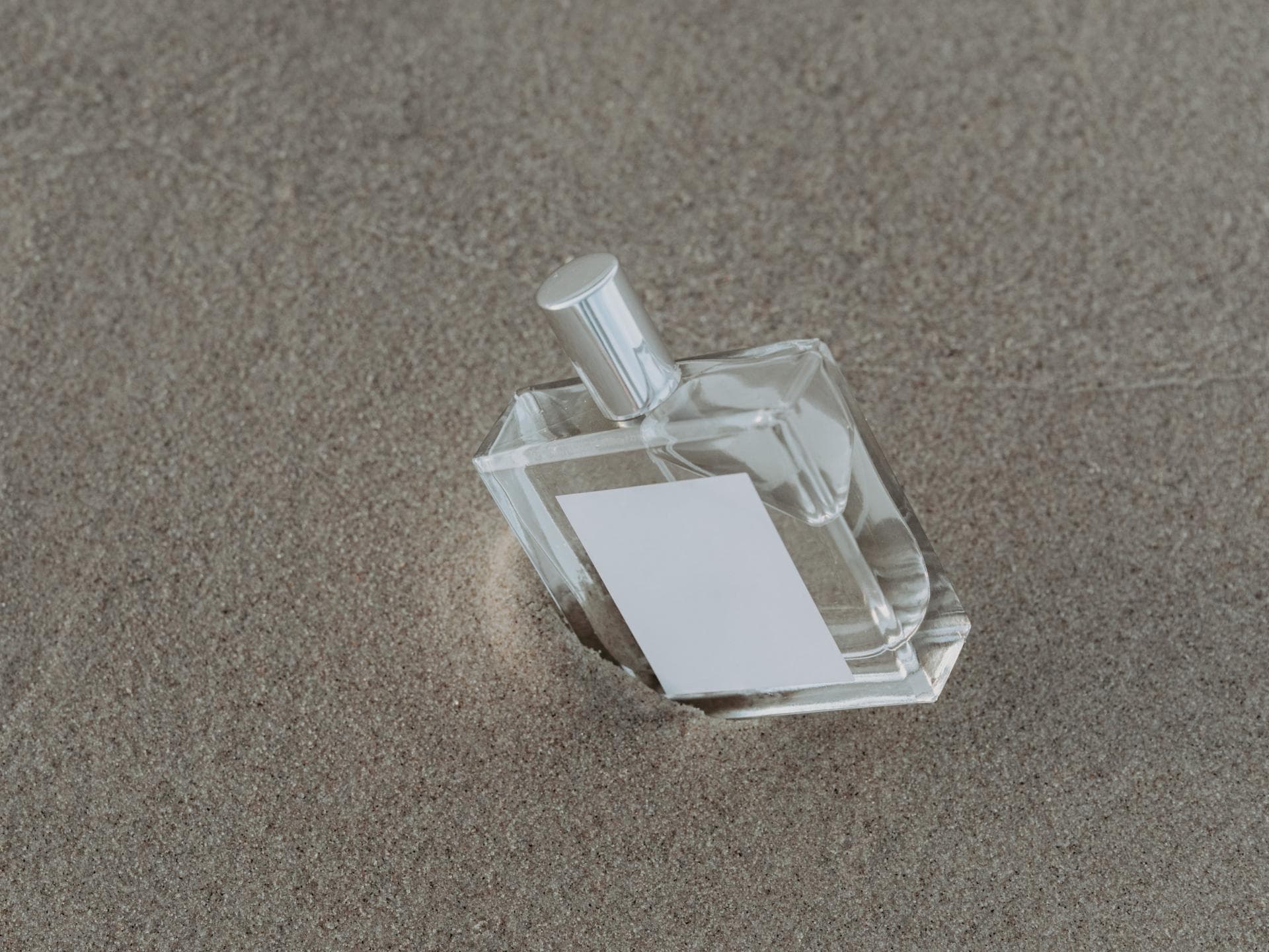 Parfum im Sand