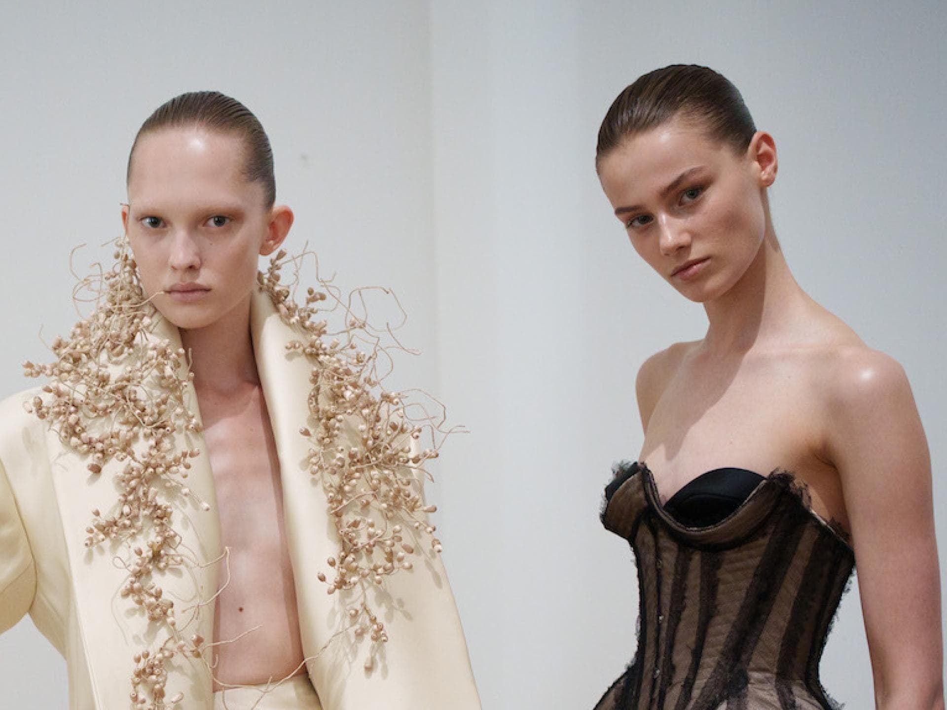 Zwei Models mit reiner Haut Zwei Models mit reiner Haut
