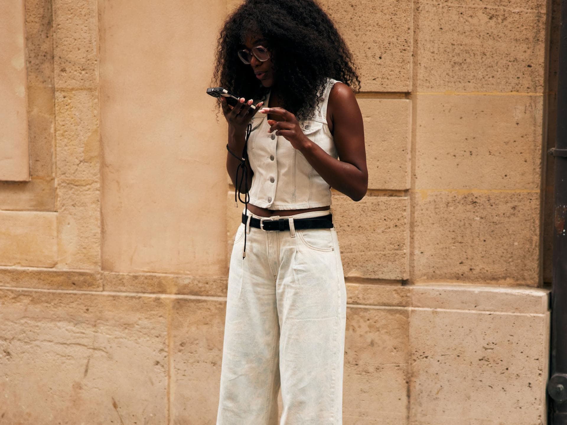 Beigefarbene Jeans Streetstyle Beigefarbene Jeans Streetstyle