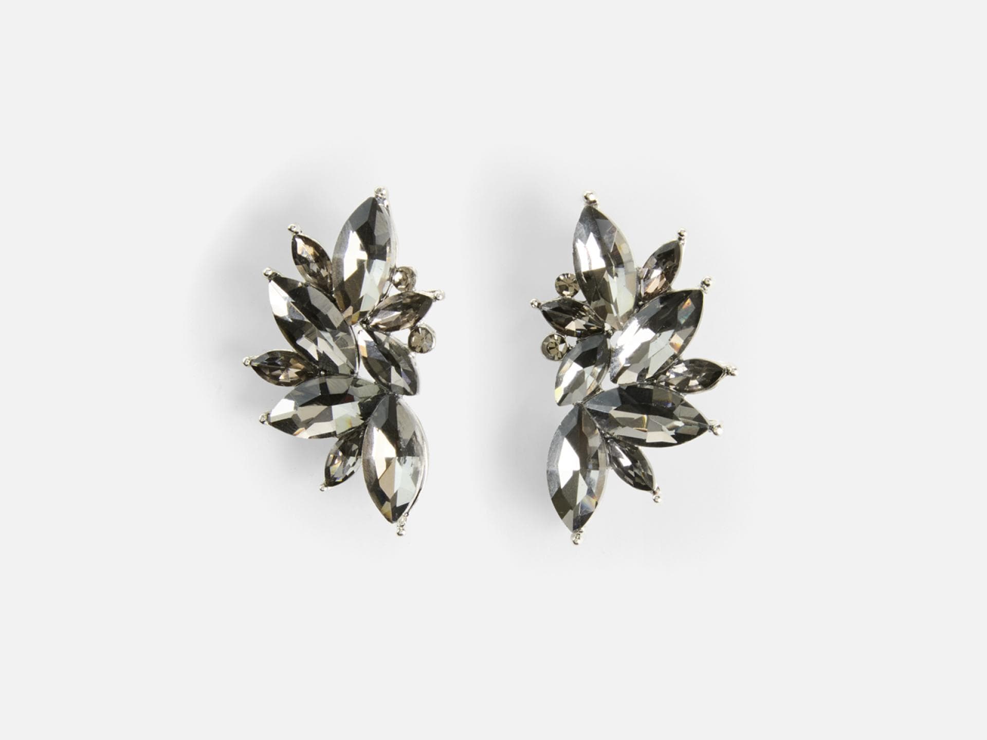 Ziehen alle Blicke auf sich: die Ohrstecker. Ziehen alle Blicke auf sich: die Ohrstecker.