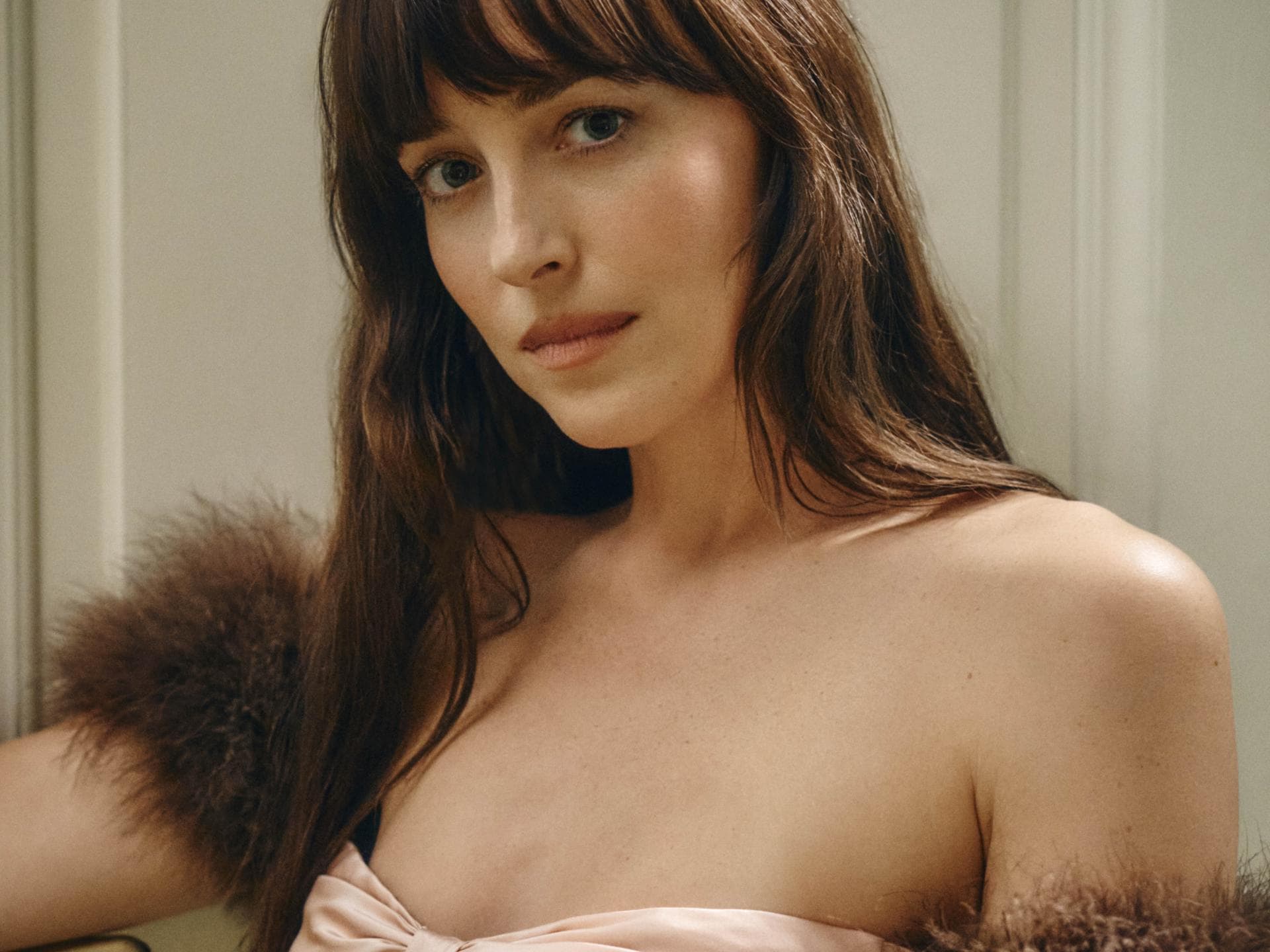 Dakota Johnson ist das neue Gesicht von Maison Valentino Dakota Johnson ist das neue Gesicht von Maison Valentino