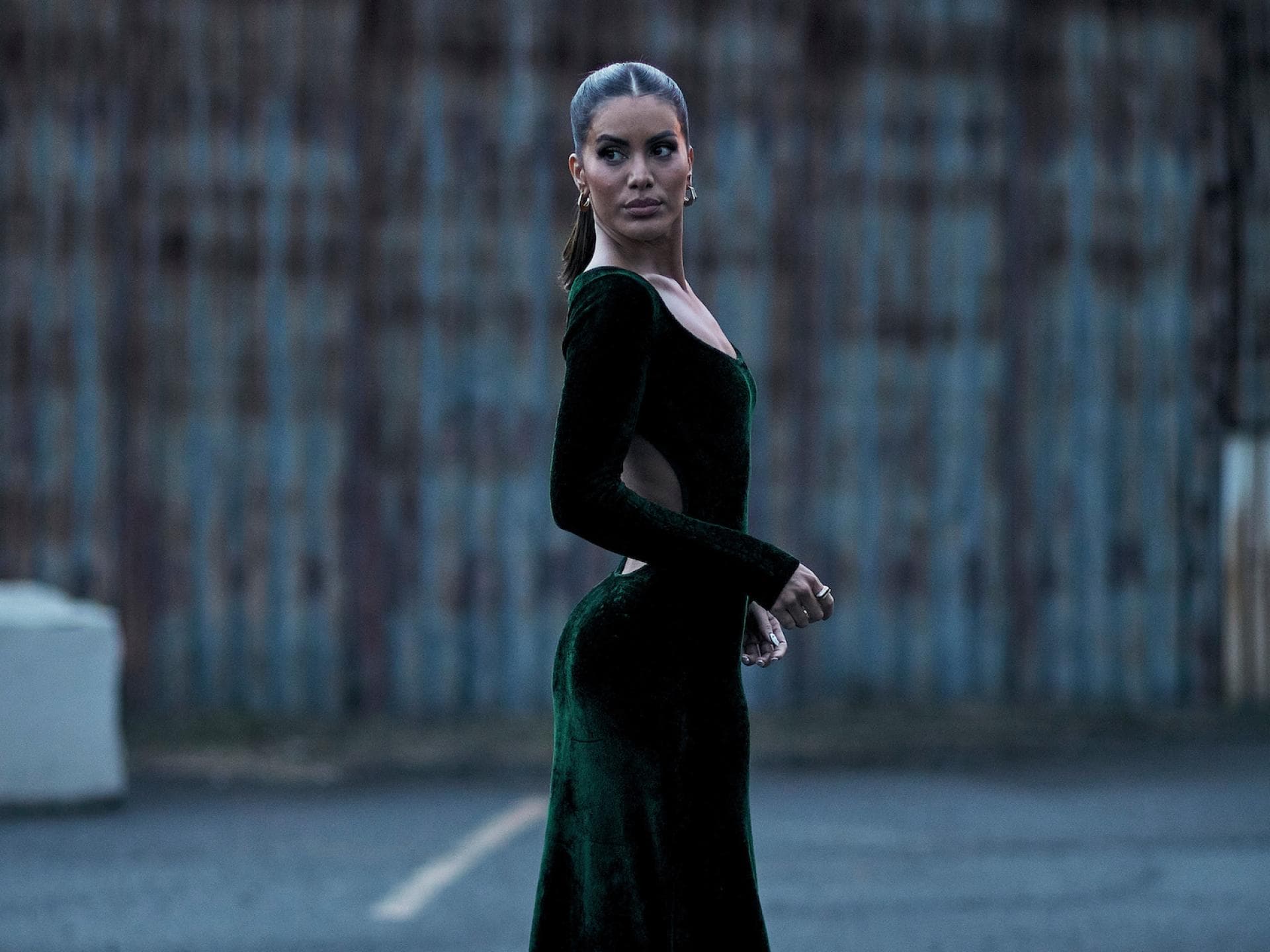 Dunkelgrünes Samtkleid