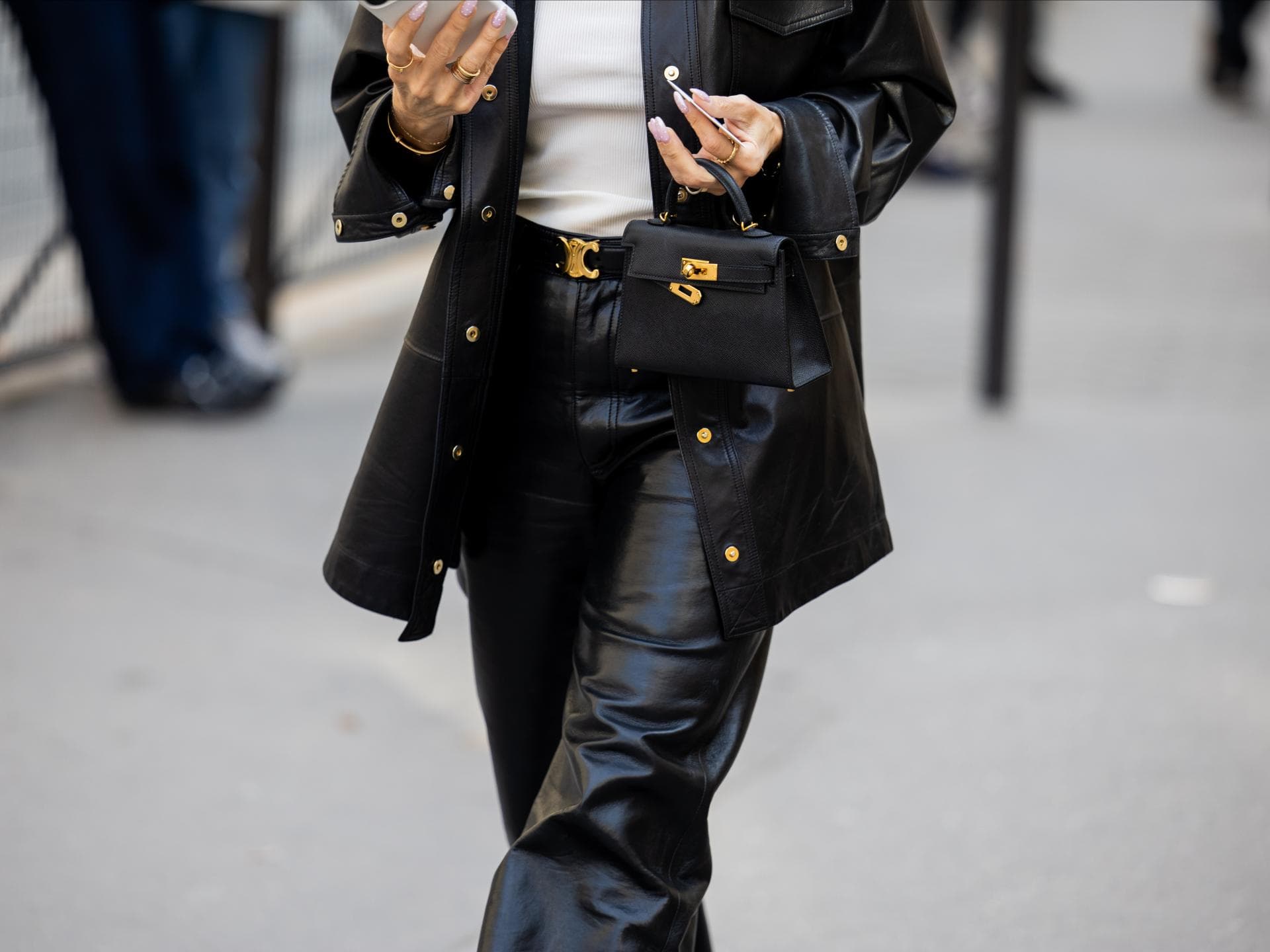 Schwarze Hose kombinieren: So wird der Mode-Klassiker zum Hingucker Schwarze Hose kombinieren: So wird der Mode-Klassiker zum Hingucker