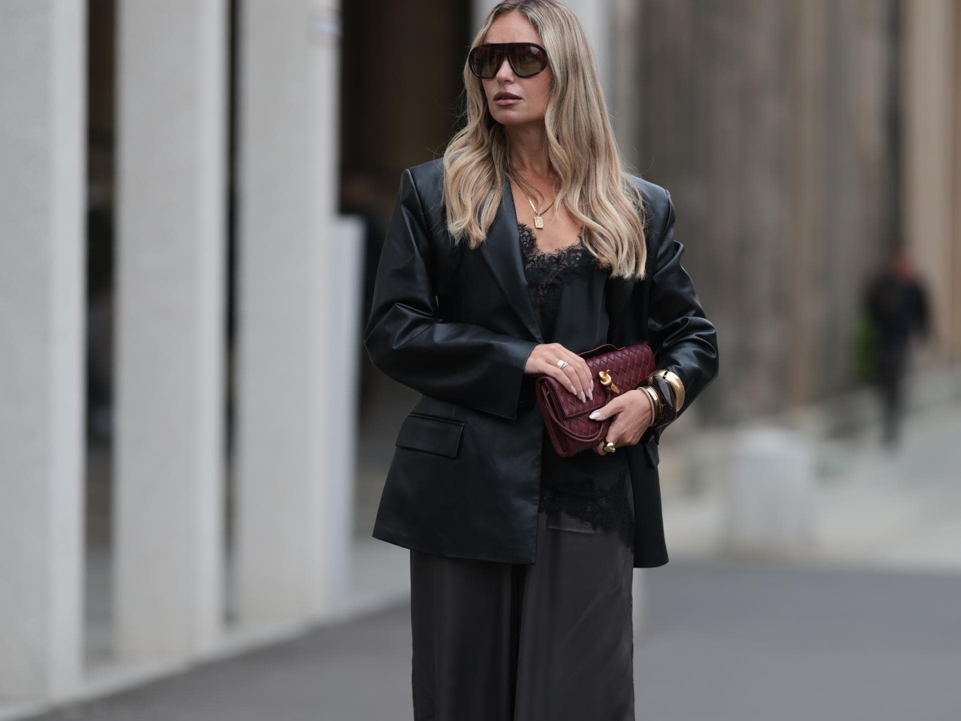 Schwarze Hose kombinieren: So wird der Mode-Klassiker zum Hingucker Schwarze Hose kombinieren: So wird der Mode-Klassiker zum Hingucker