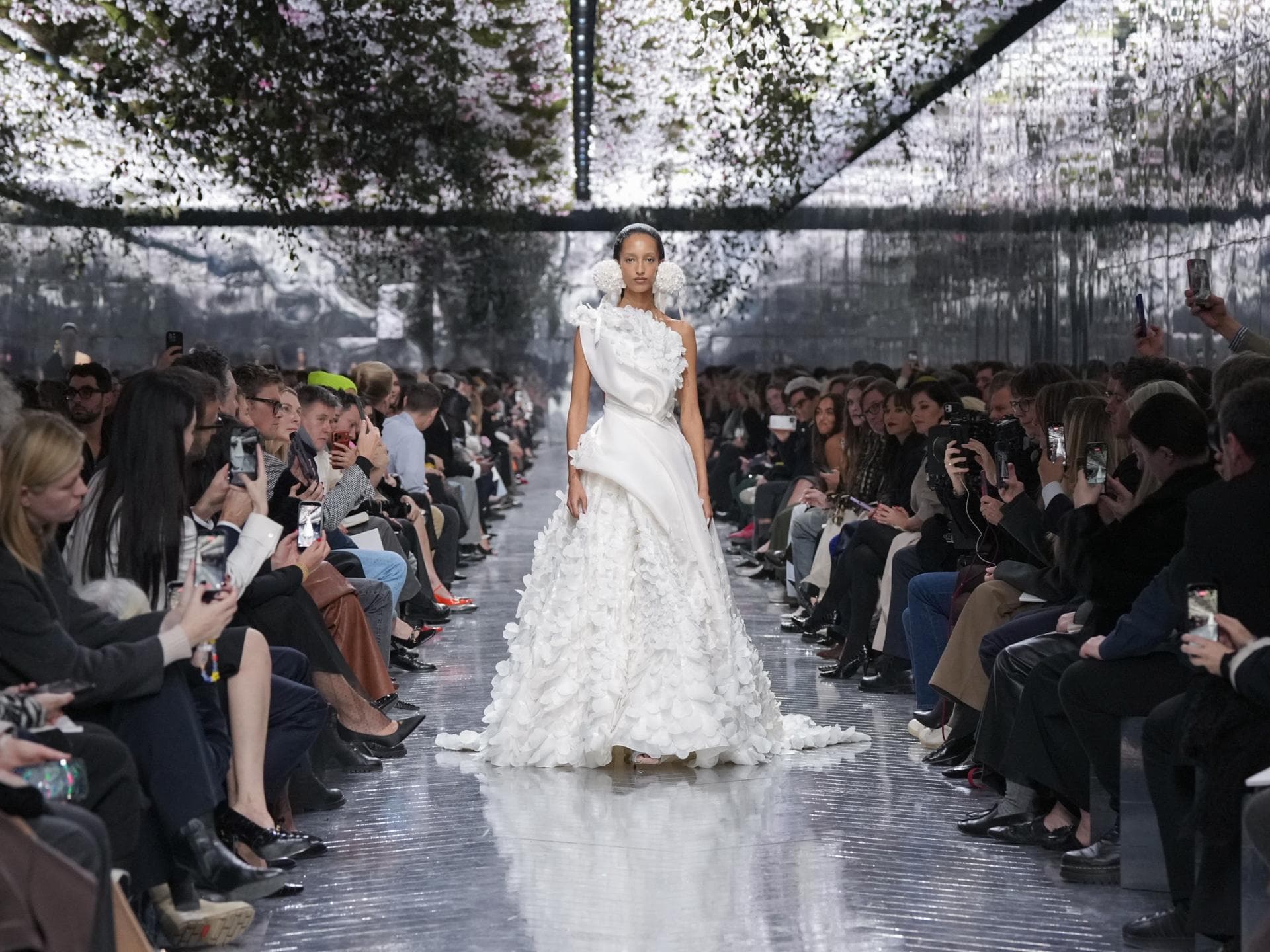 3 Kleider-Trends, die Jonathan Andersons Dior Haute Couture Debüt unvergesslich machen