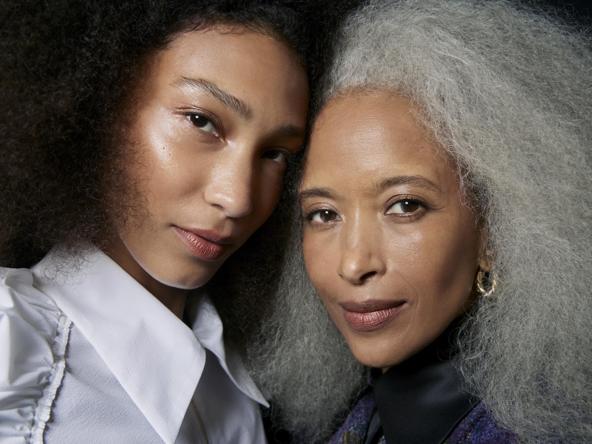 Zwei Frauen Beauty-looks