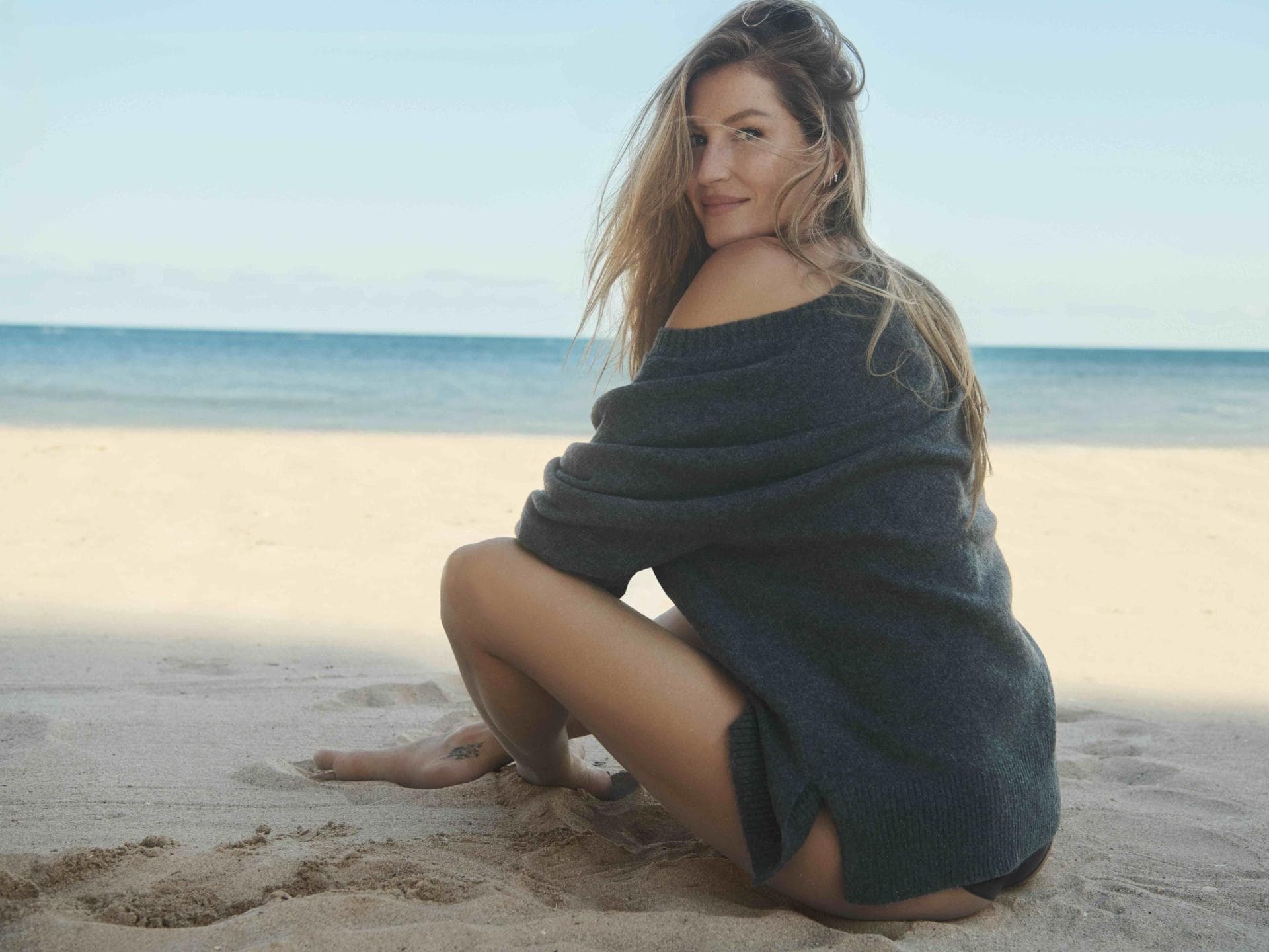 Gisele Bündchen ist bekannt für ihre lässigen Beach-Waves – und jetzt wissen wir endlich, wie sie gepflegt werden! Gisele Bündchen ist bekannt für ihre lässigen Beach-Waves – und jetzt wissen wir endlich, wie sie gepflegt werden!