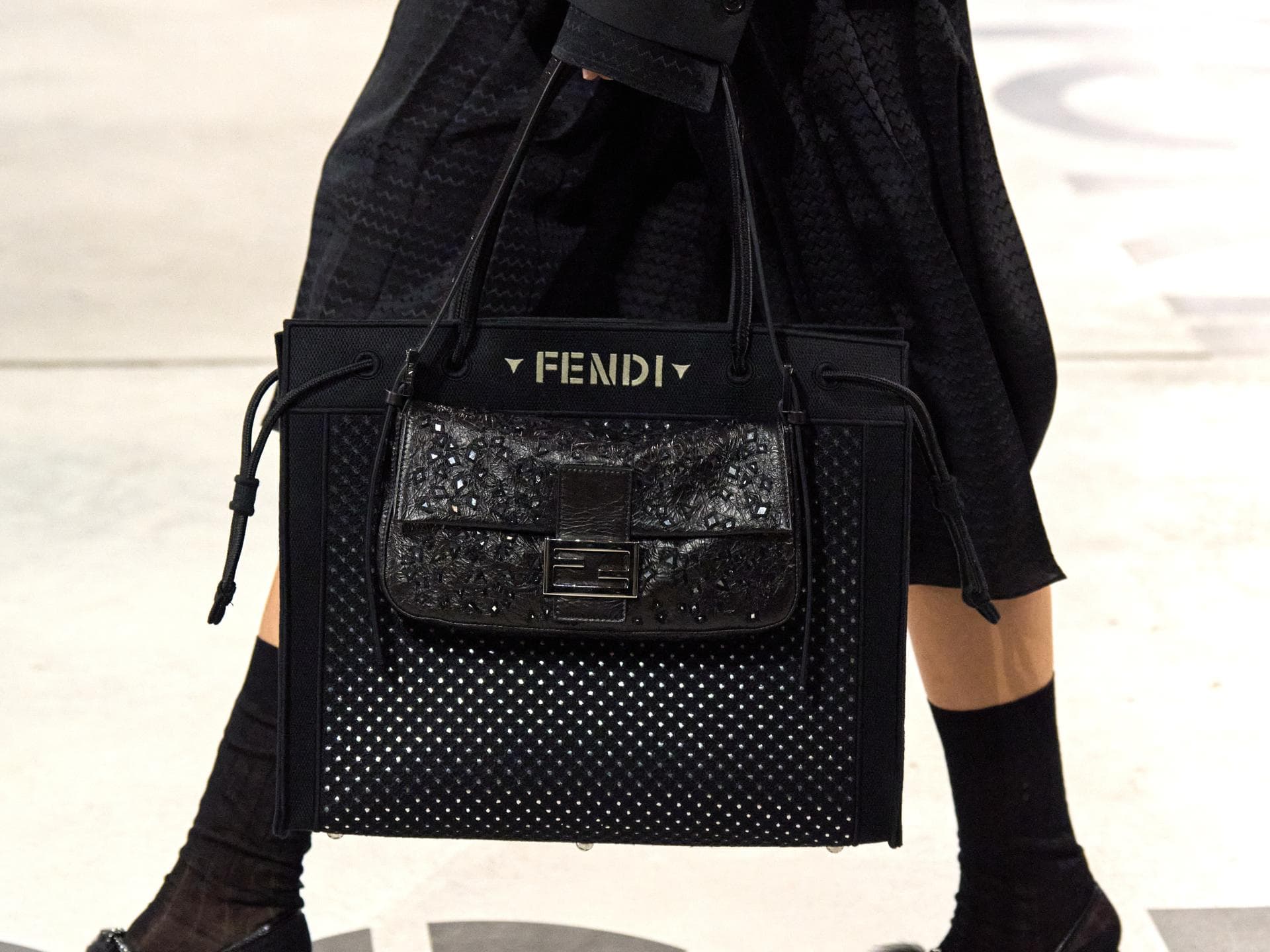 Fendi von Maria Grazia Chiuri: 5 brandneue Varianten der Baguette, die wir sofort haben wollen Fendi von Maria Grazia Chiuri: 5 brandneue Varianten der Baguette, die wir sofort haben wollen