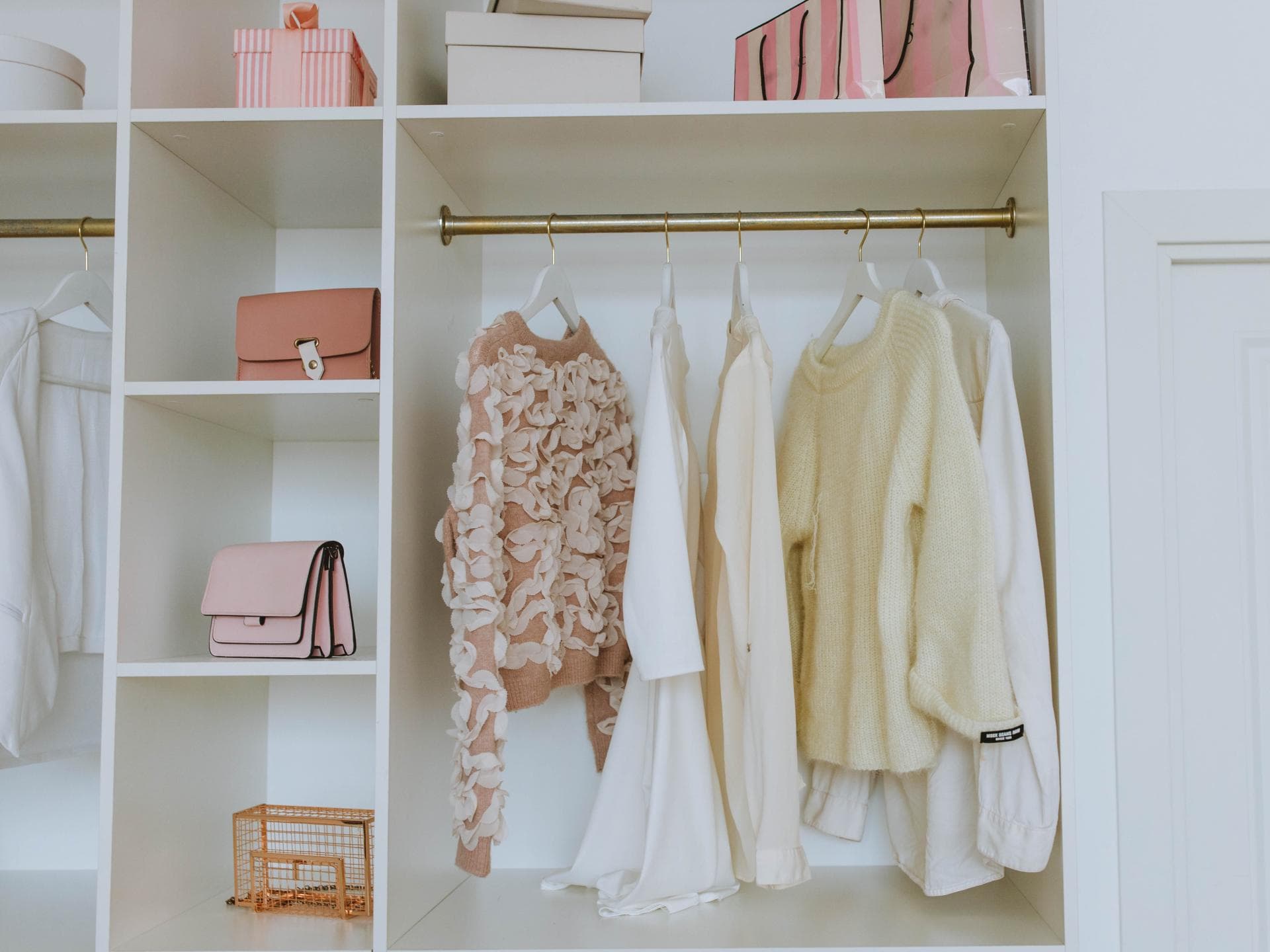 Ein gut sortierter Kleiderschrank