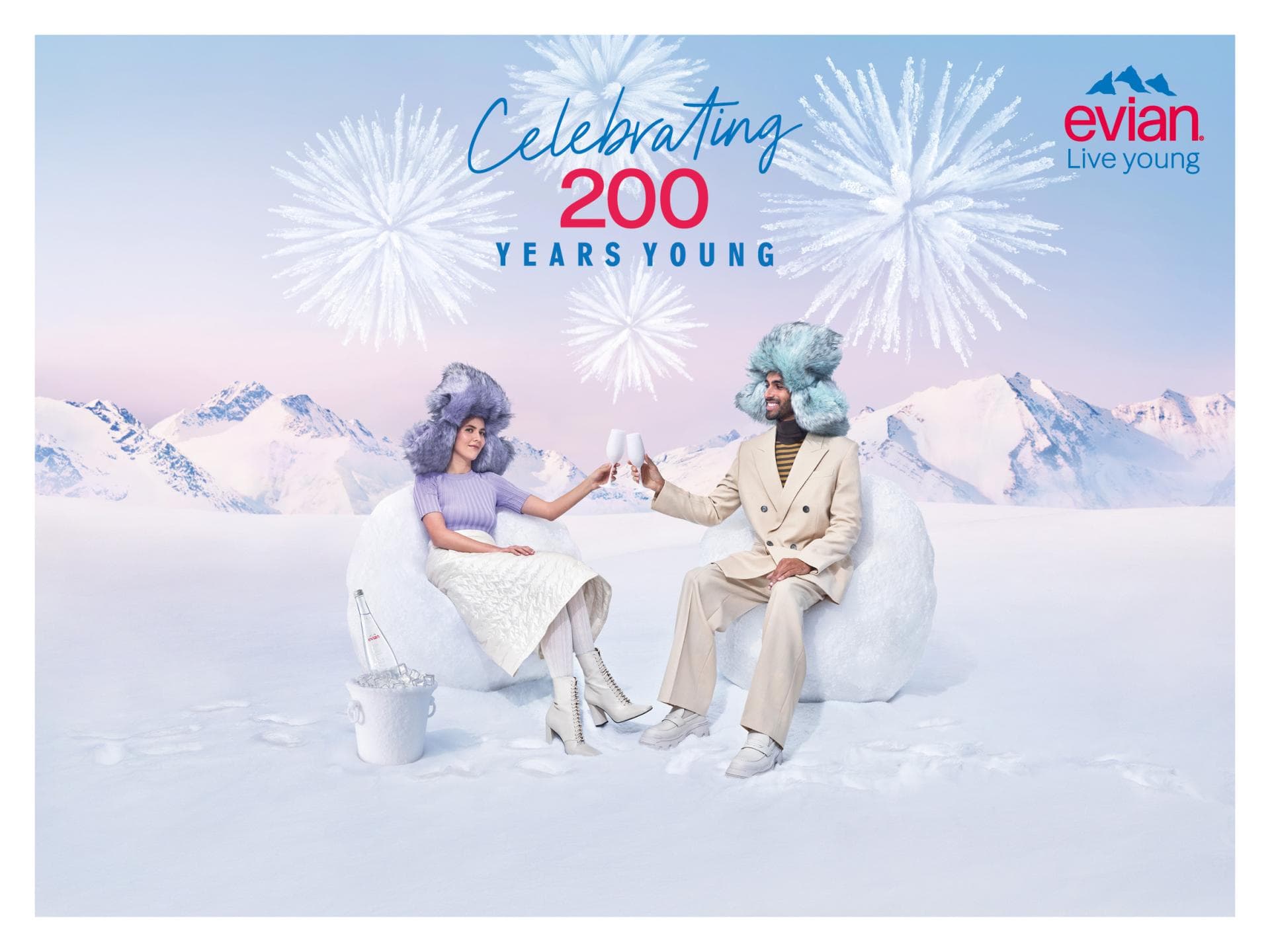 Zum 200-jährigen Jubiläum von evian steht ein frisches, jugendliches Lebensgefühl im Vordergrund Zum 200-jährigen Jubiläum von evian steht ein frisches, jugendliches Lebensgefühl im Vordergrund