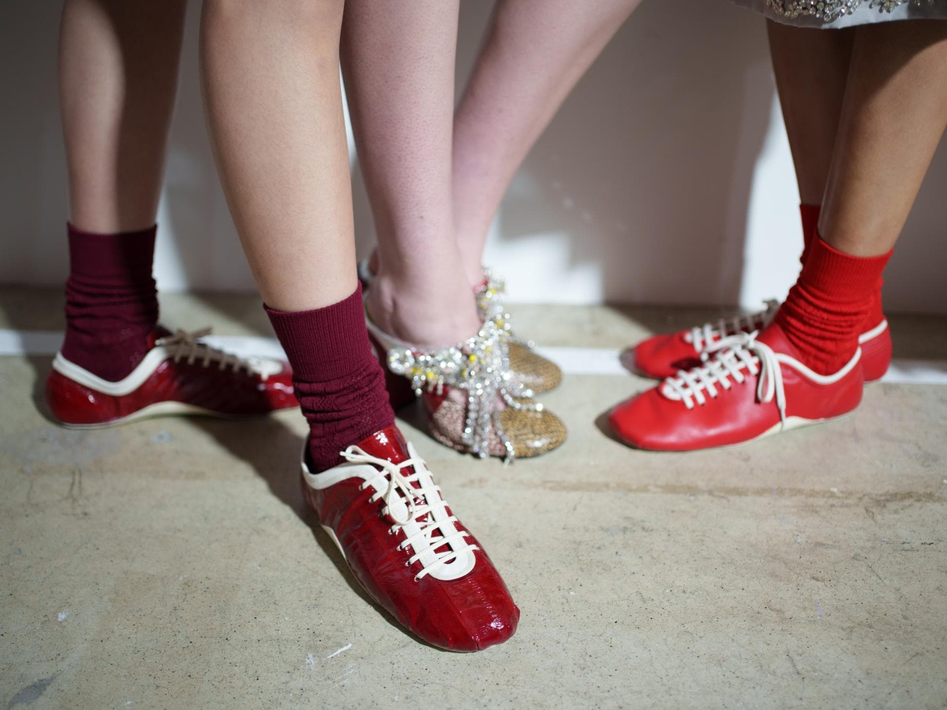 Sneaker-Trends 2026 Die 3 Farben sind im Frühling in – und diese out Sneaker-Trends 2026 Die 3 Farben sind im Frühling in – und diese out