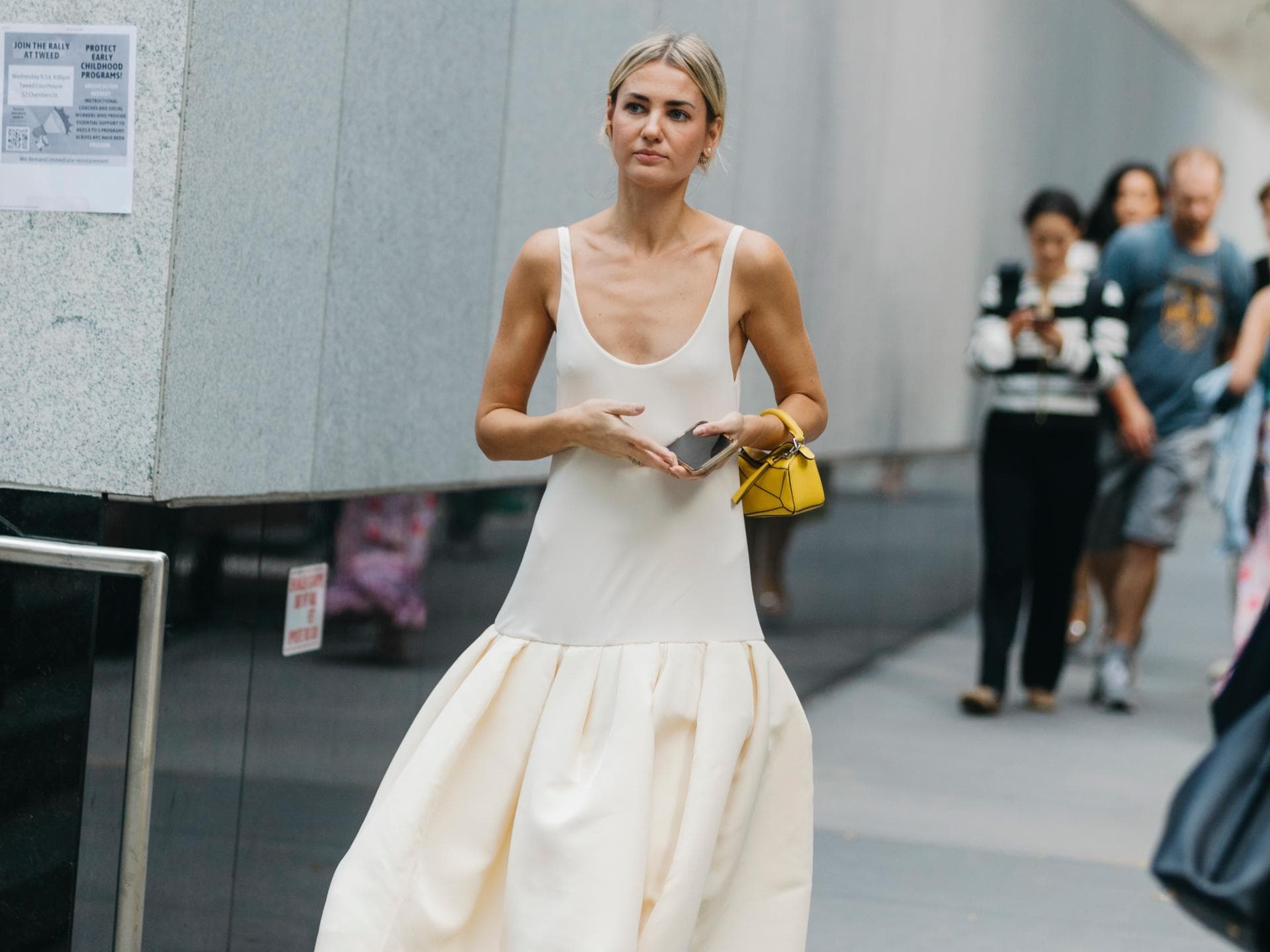Sommer-Kleider 2026: Dieses lange Modell von ZARA tragen wir zu jedem Anlass