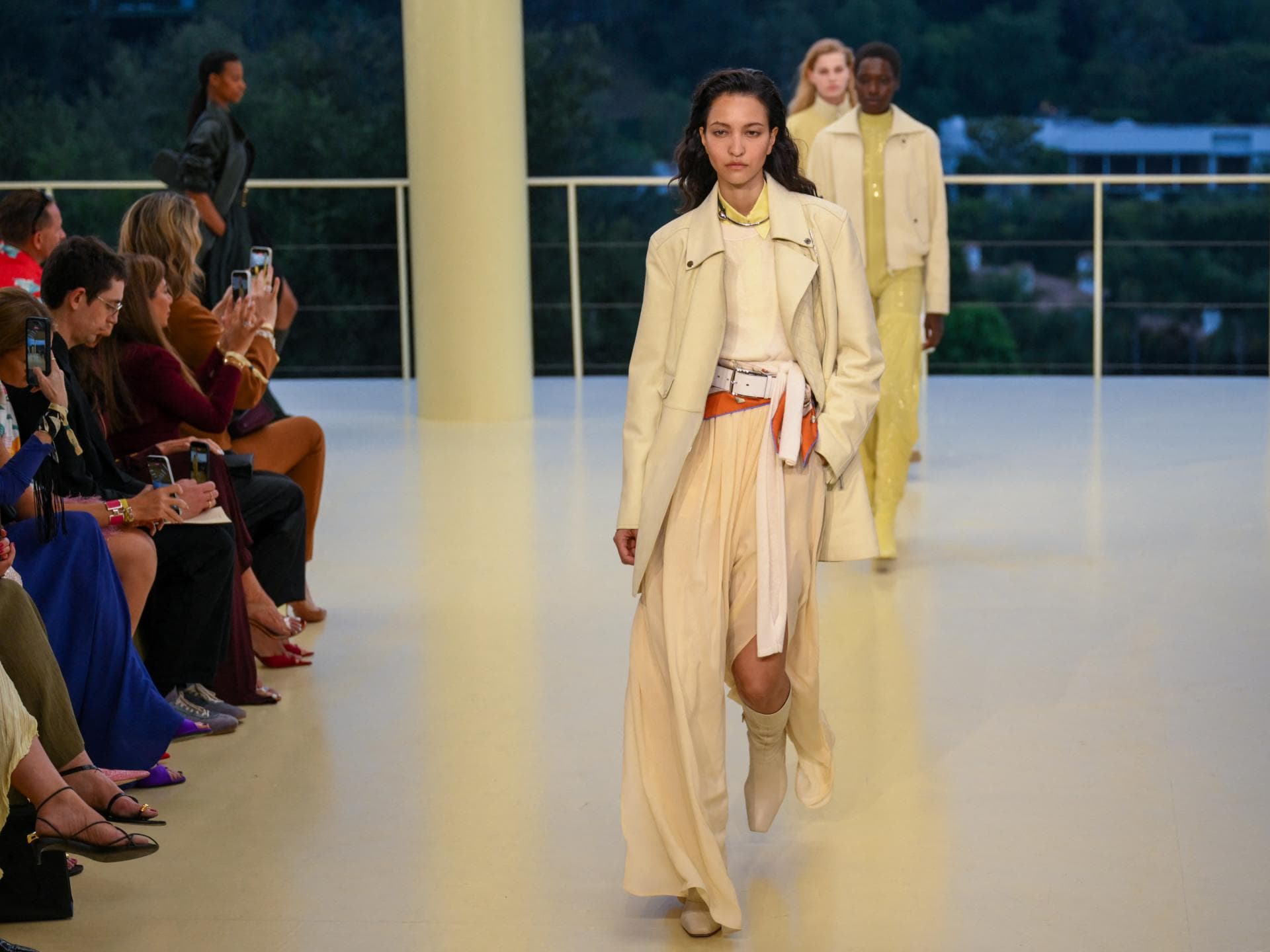 Mode-Trends 2026: Buttermilchgelb ist jetzt angesagter denn je – laut Hermès