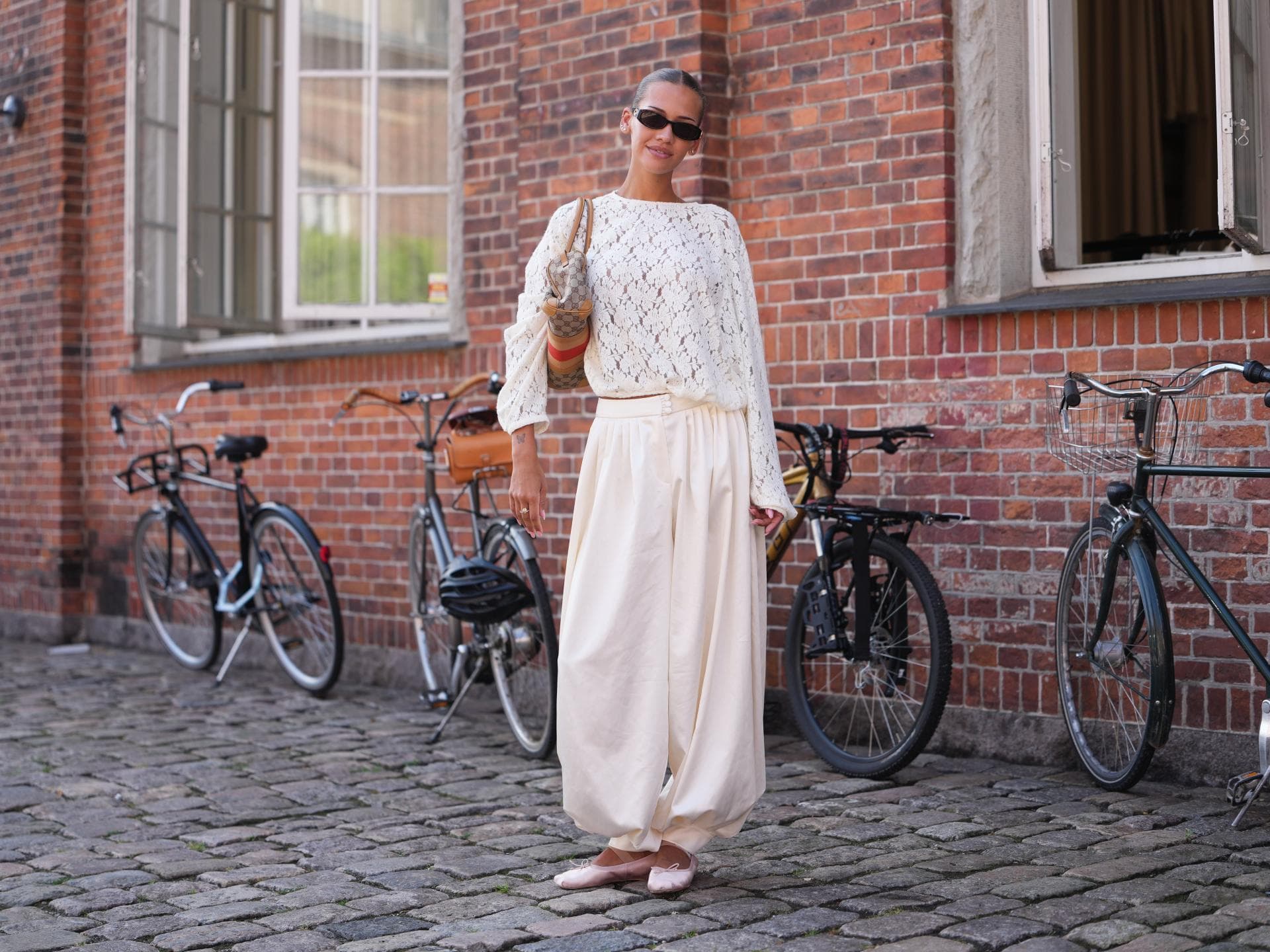 Herbst-Trends 2026: Diese 3 Hosen sind jetzt in – und diese out Herbst-Trends 2026: Diese 3 Hosen sind jetzt in – und diese out