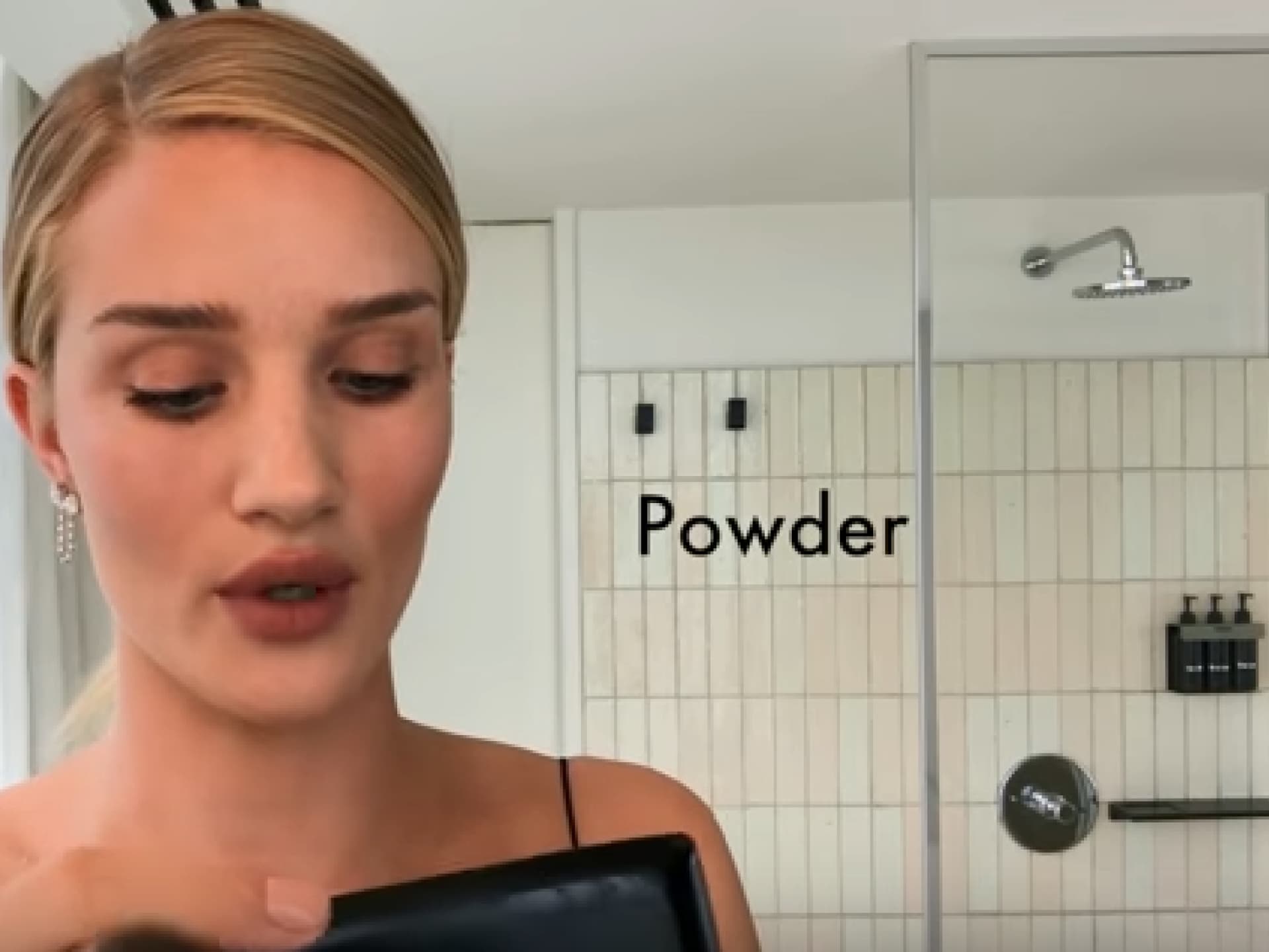 Rosie-Huntington-Whiteley-Puder