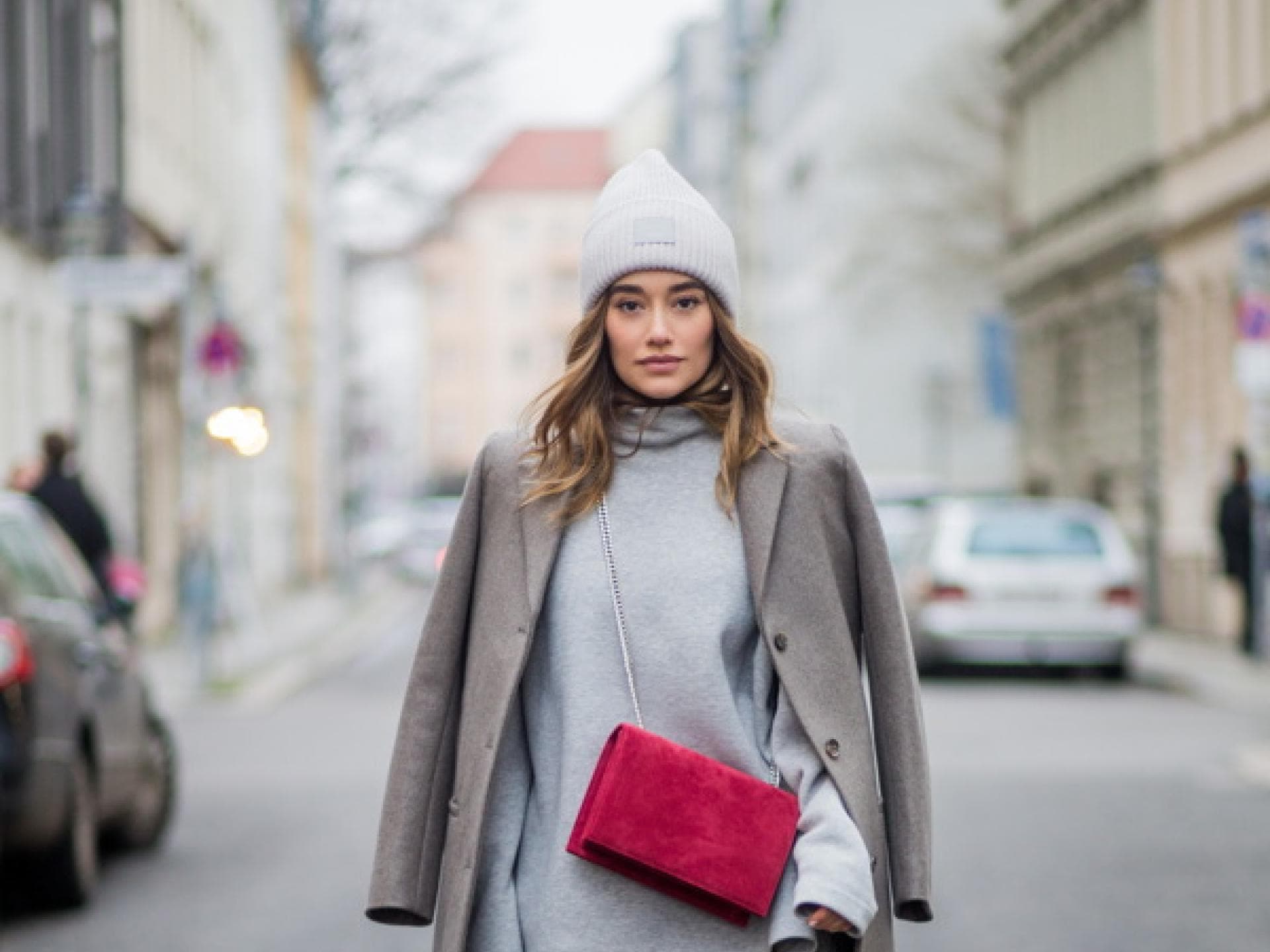 Street-Style-Grauer-Pullover