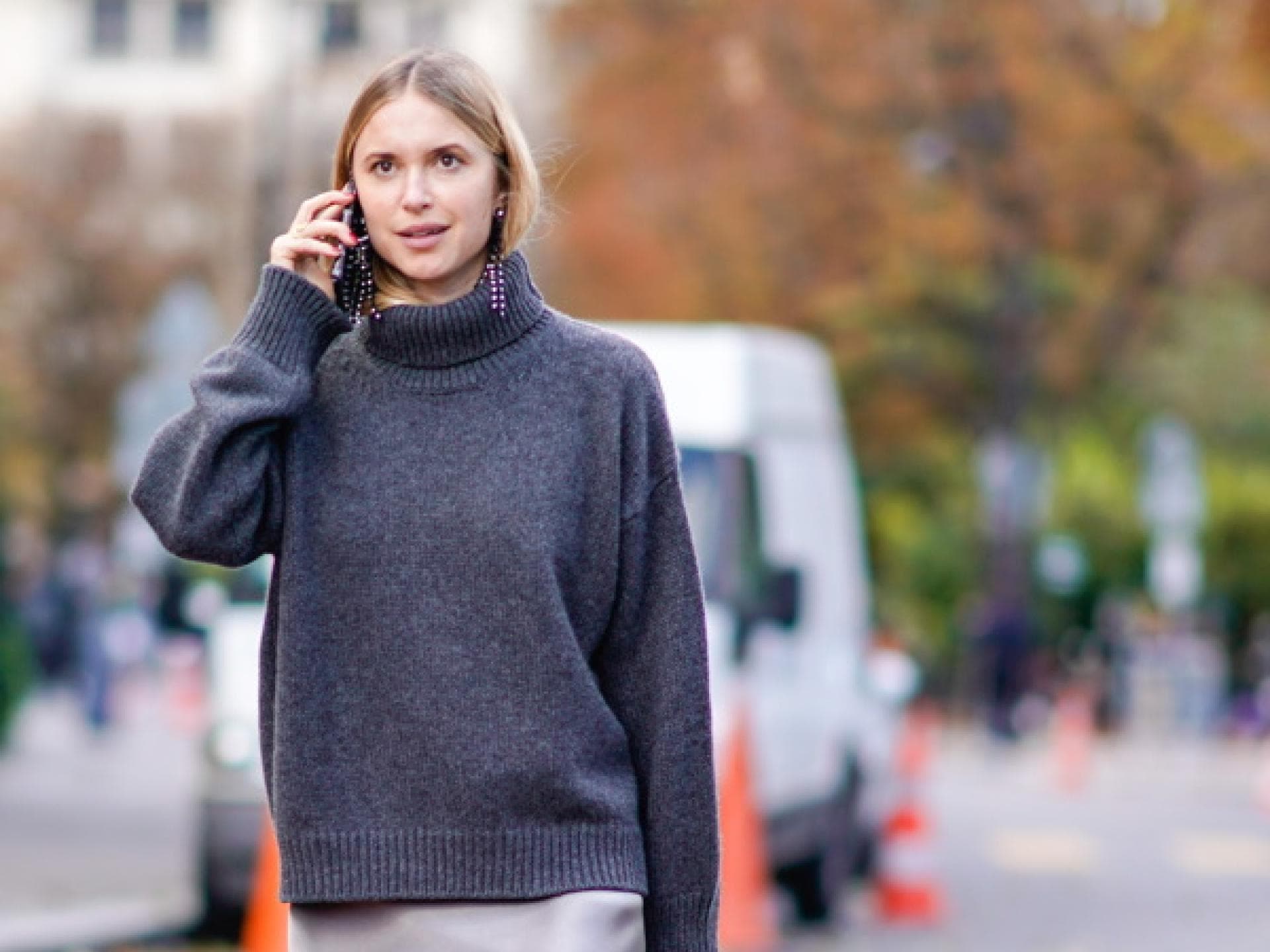 Street-Style-Grauer-Pullover