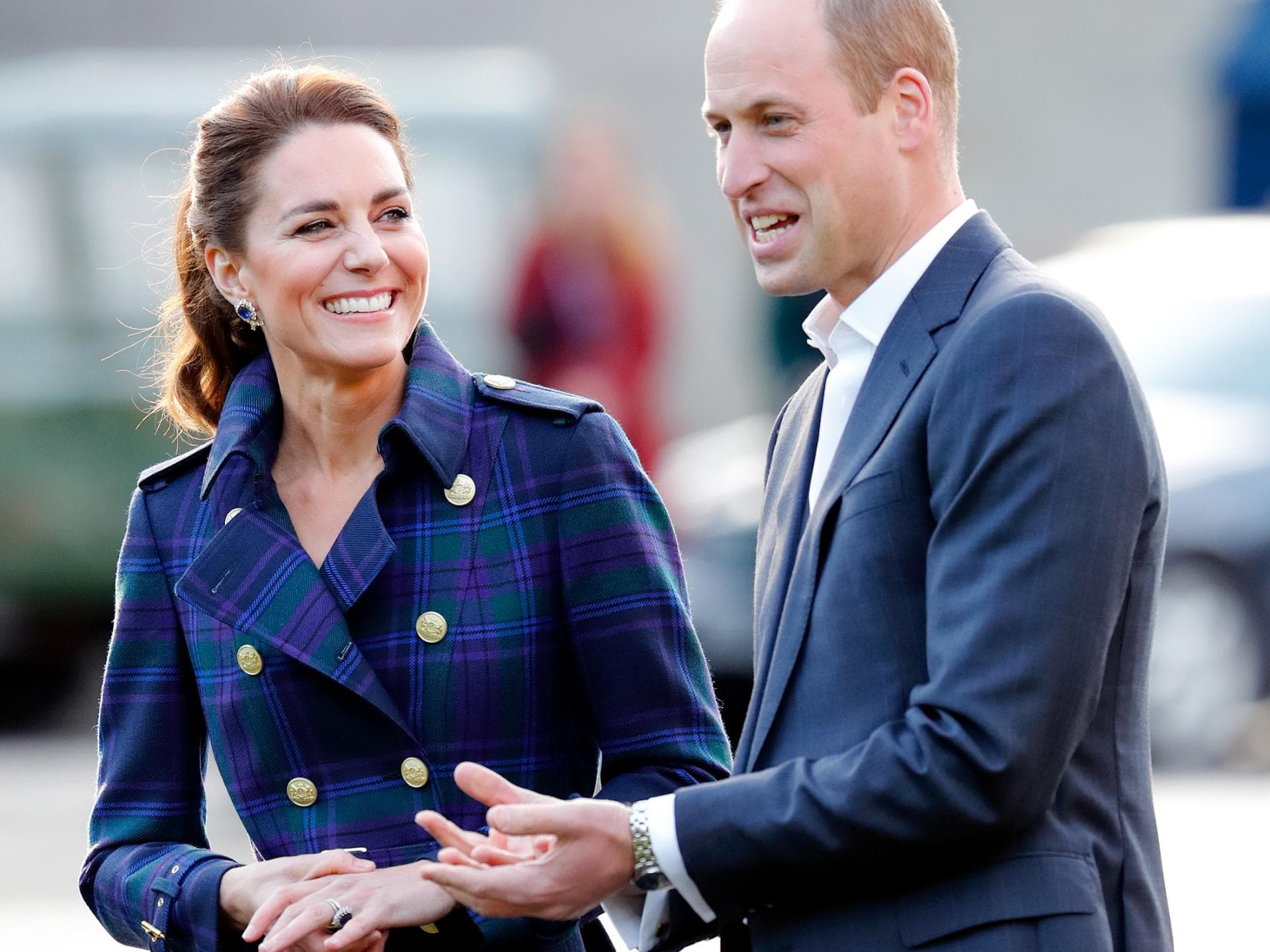 Herzogin-Kate-und-Prinz-William-laecheln-sich-an