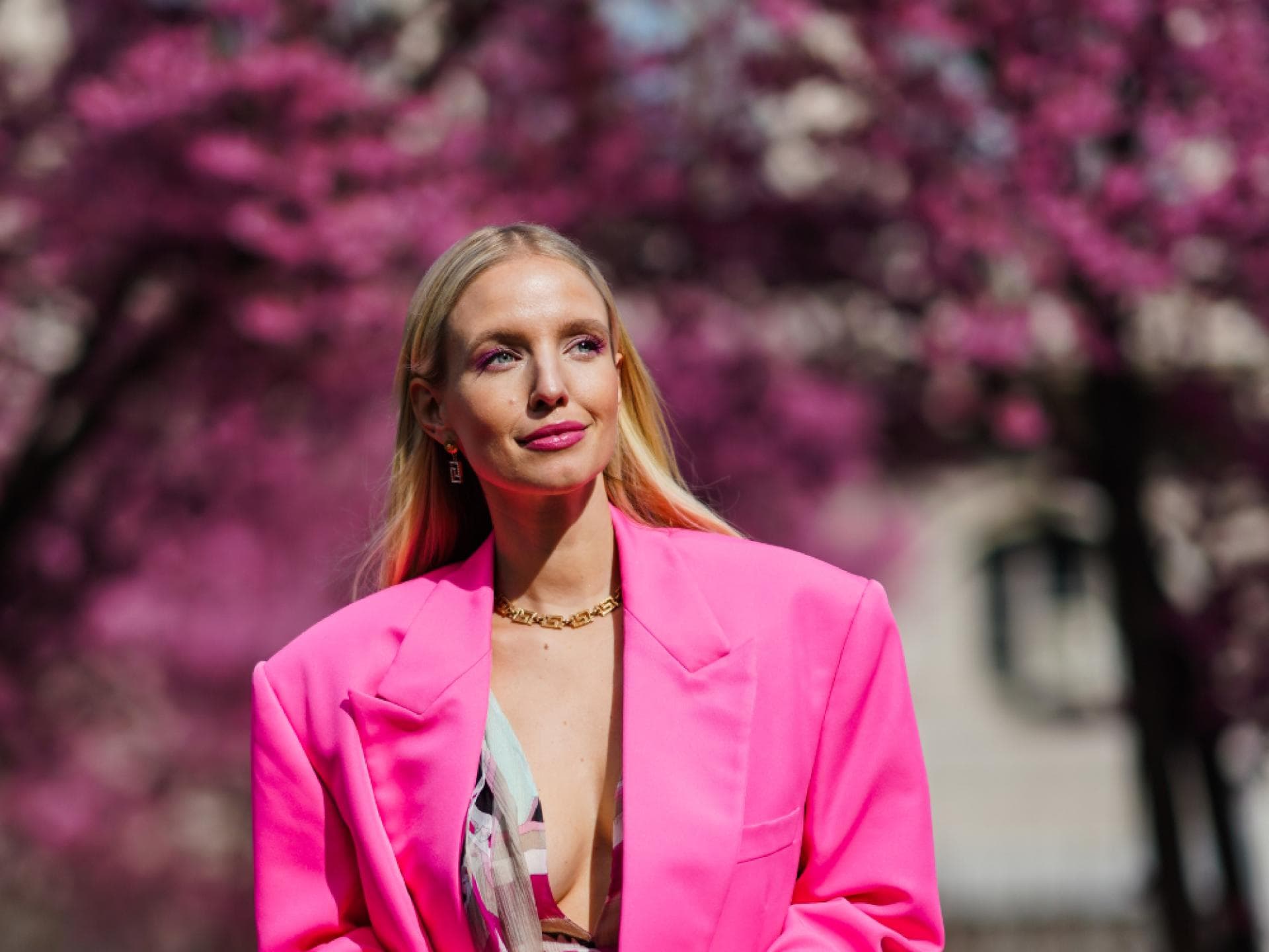 Welche Farbe jung schummelt? Rosa, Pink, Fuchsia und Rosé sind die Anti-Aging-Nuancen.