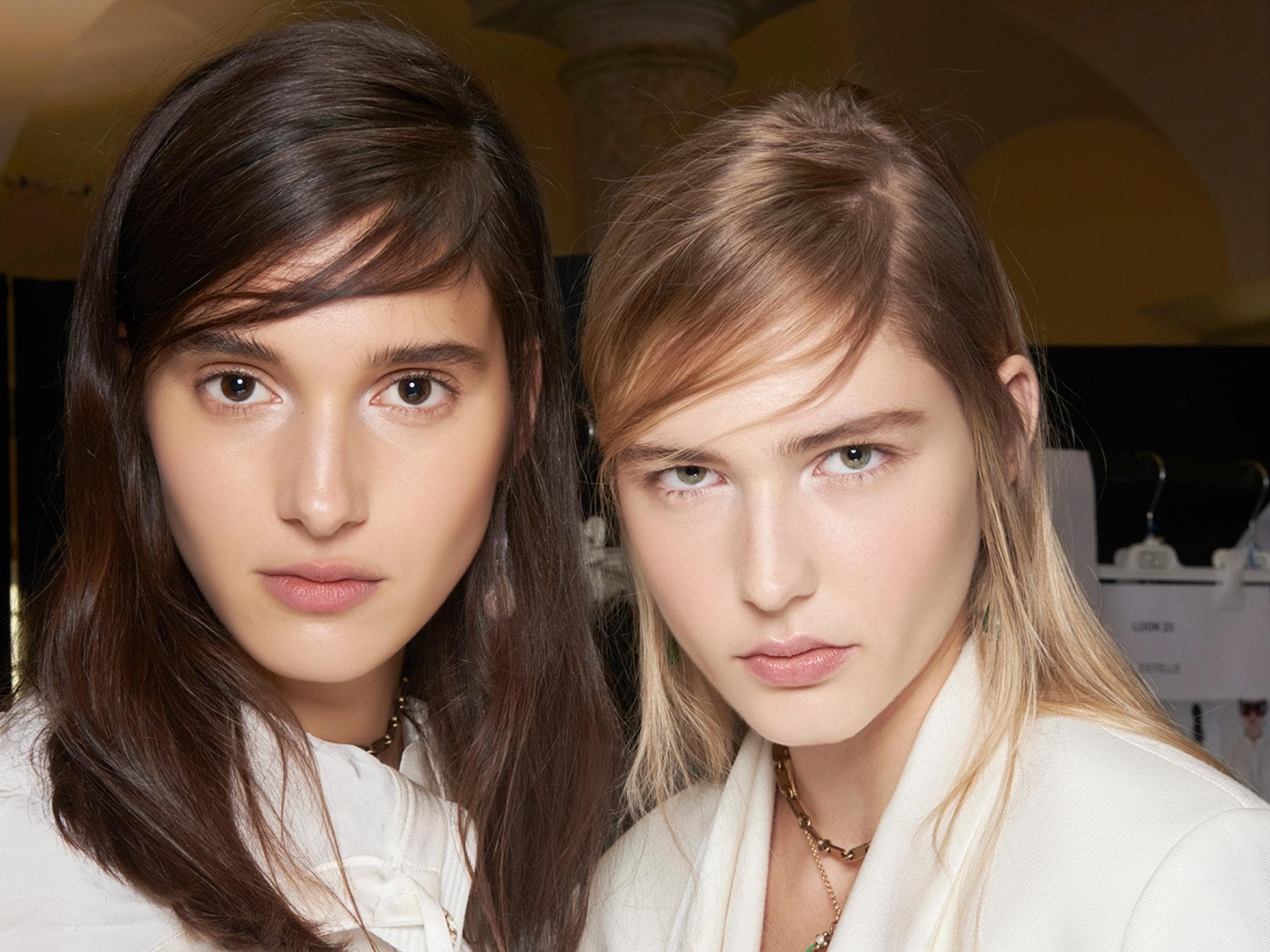 Zwei Models Backstage