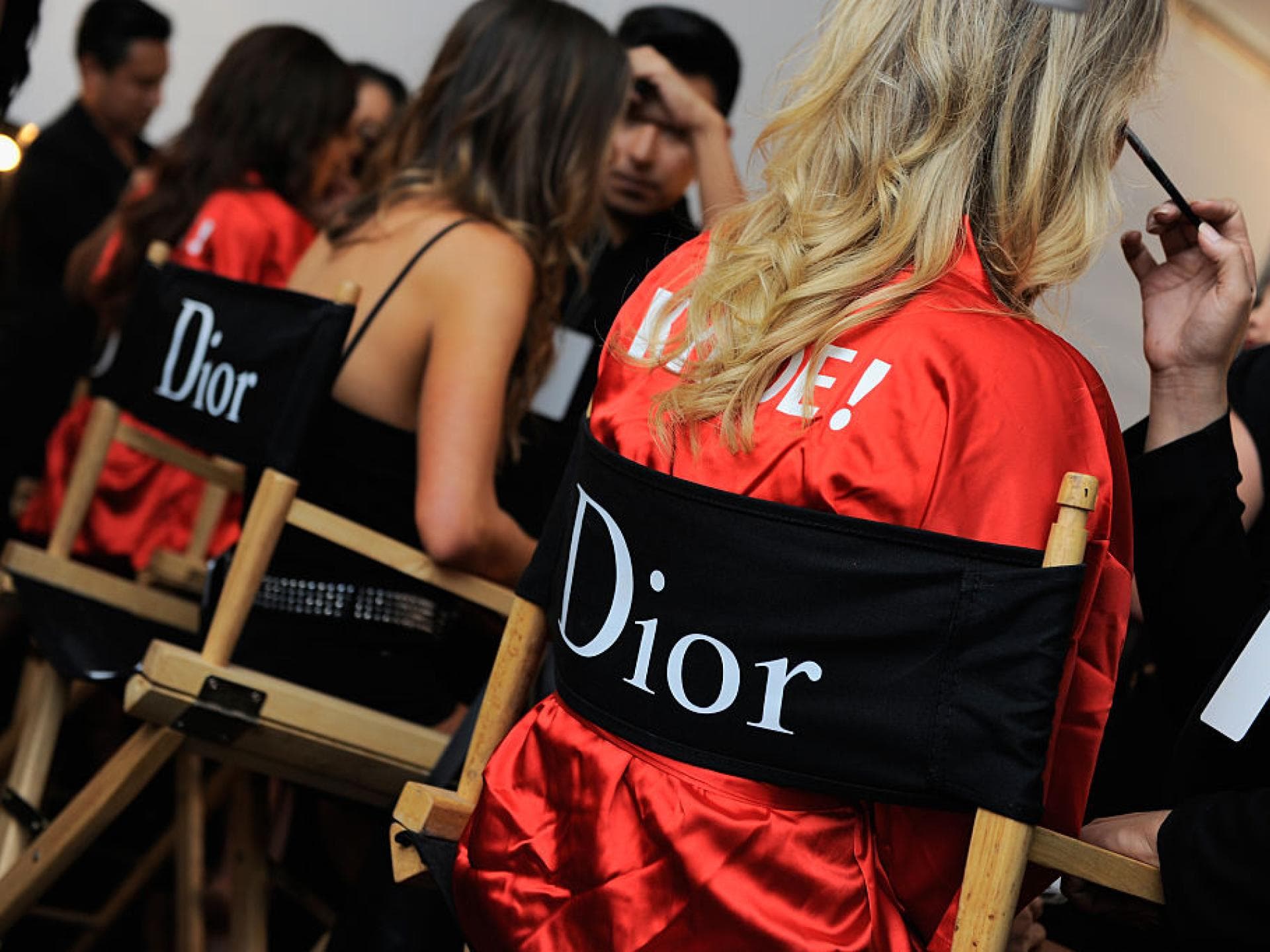 Models backstage bei einer Dior Fashion Show