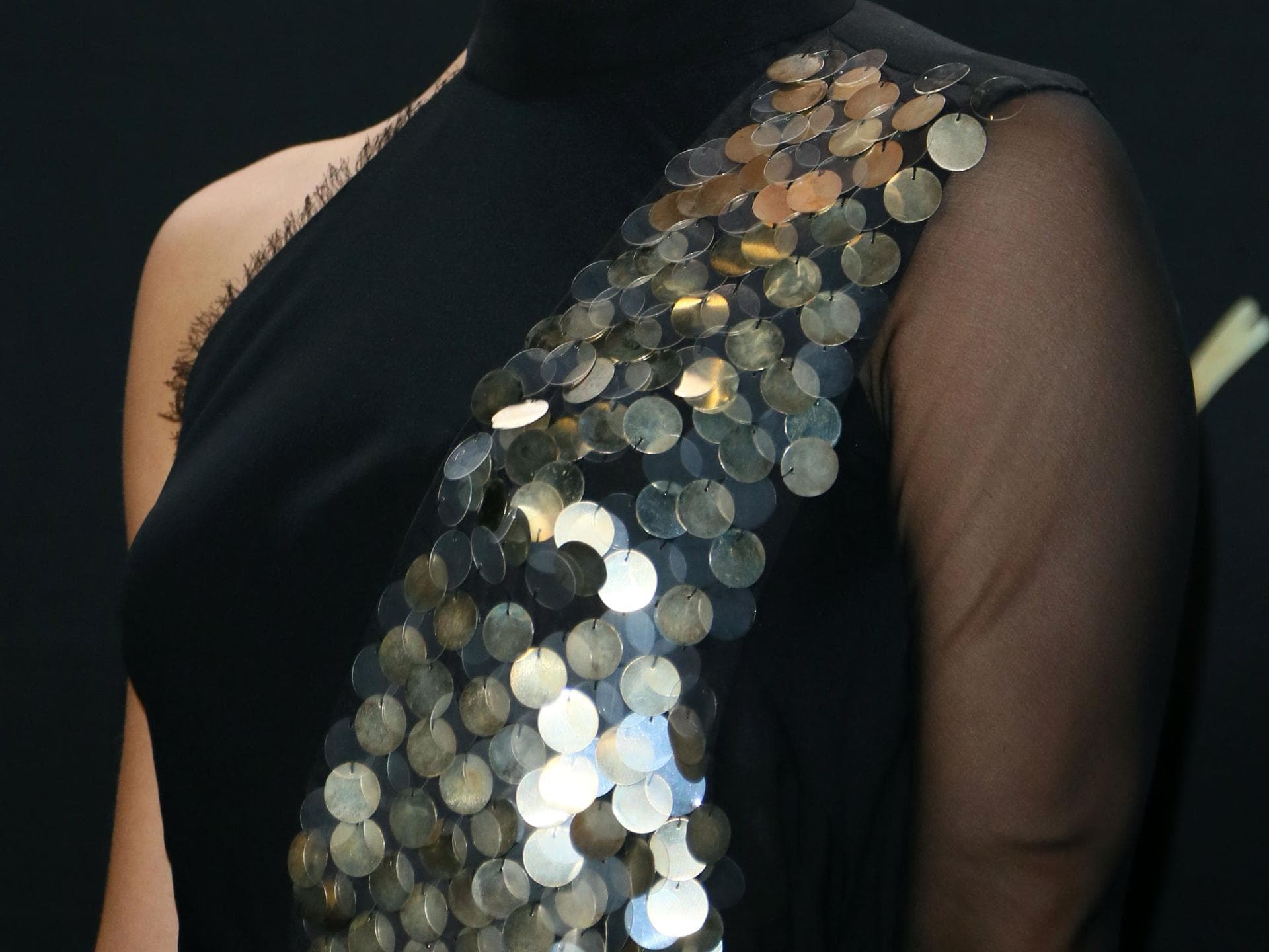 Emma Watson in schwarzem Kleid bei einem Event