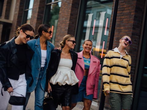 Modische Frauen in Kopenhagen