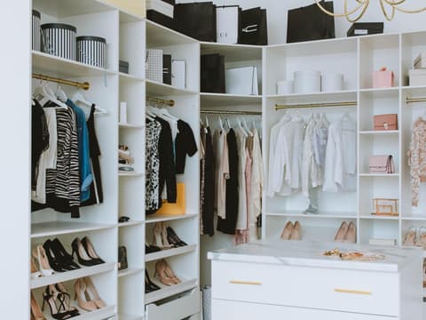 Kleiderschrank