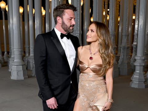 Jennifer Lopez Ben Affleck auf LACMA Art + Film Gala Gucci Kleid
