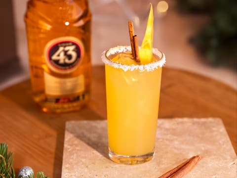 Weihnachts-Colada mit Licor 43 auf einem Tisch