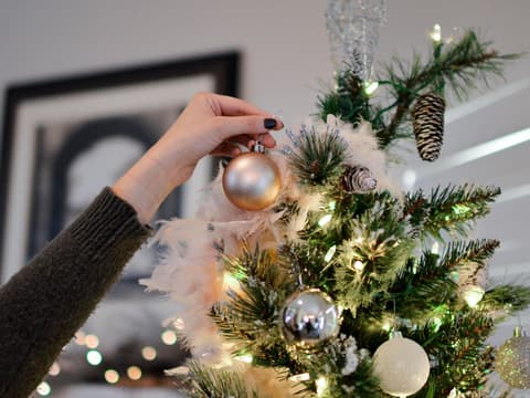 Weihnachtsbaum schmücken