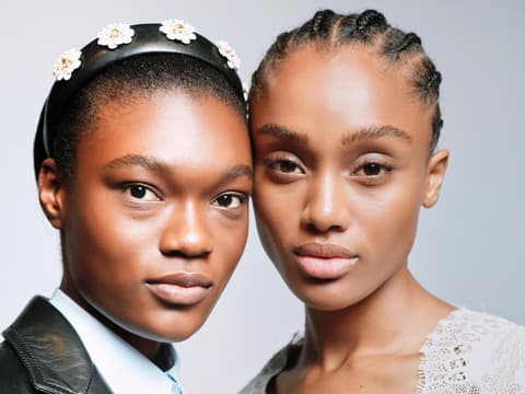 zwei Models beim Fotoshooting zwei Models beim Fotoshooting