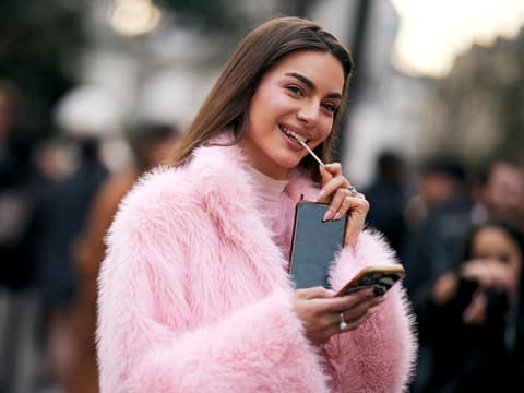 Frau mit braunem Haar