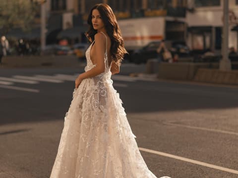 Frau in Brautkleid