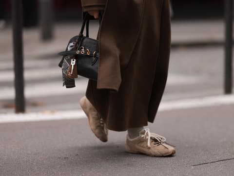 Statt sportlich: Diese eleganten Sneaker tragen wir sogar im Büro Elegante Sneaker
