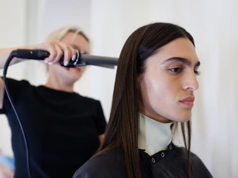 Haare werden gestylt