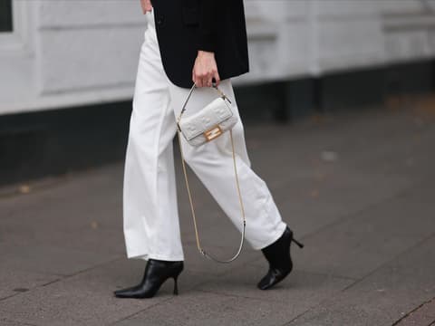 Weiße Jeans kombinieren Frau in weißer Jeans