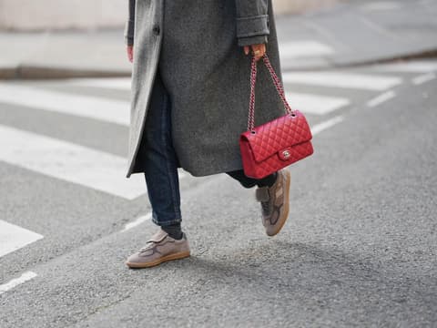 Kein Sneaker wird im Frühling 2026 so dominieren wie dieser von Tamaris