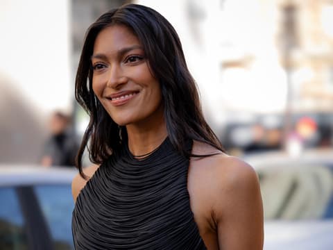 Parfümerie 2026: Die 3 besten Foundations, die sich nicht in Mimikfalten absetzen