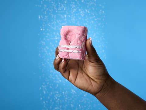Lush x Sea-Watch: Diese besondere Kampagne setzt ein Zeichen für Menschlichkeit