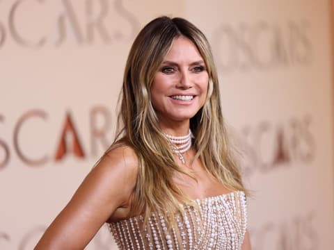 Heidi Klum nach 10 Jahren wieder bei den Oscars! Sie macht Perlen zum elegantesten Trend-Upgrade 2026 Heidi Klum nach 10 Jahren wieder bei den Oscars! Sie macht Perlen zum elegantesten Trend-Upgrade 2026
