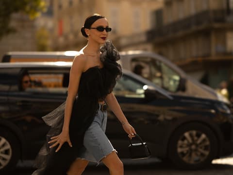 Mode-Trends 2026: Diese 5 Oberteile sind im Sommer in – und diese out Mode-Trends 2026: Diese 5 Oberteile sind im Sommer in – und diese out
