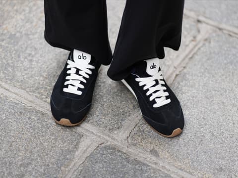 Alle Stars erklären diesen Trend-Sneaker zum Must-have 2026