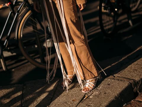 Sommer aus dem Schuhkartons: In keiner Farbe sind Sandalen 2026 so stilvoll wie in dieser