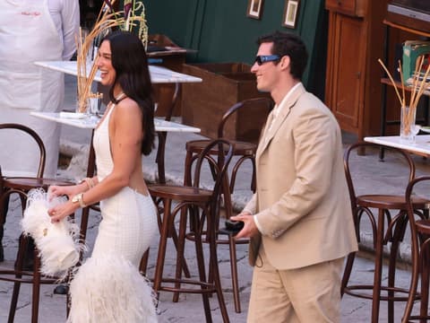 Dua Lipa liefert mit ihrem Bottega Veneta-Kleid die stylischste Inspiration für alle Bräute