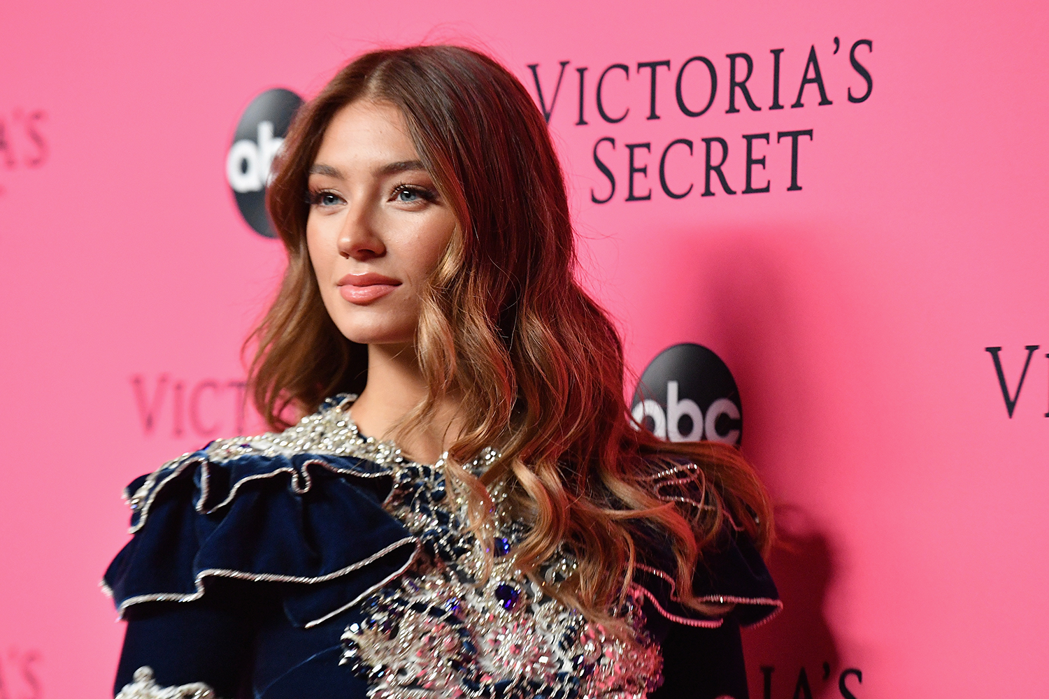 https www grazia magazin de beauty hairstyle mit diesem geraet zaubert ihr euch ganz einfach locken in unter 5 minuten 44556