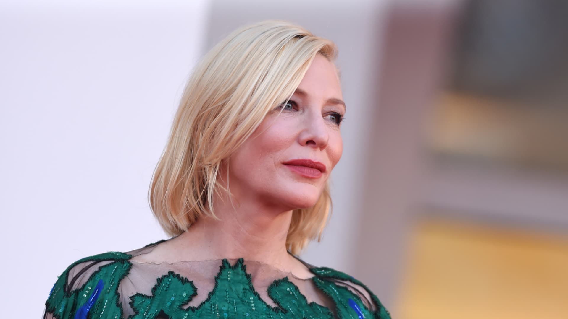 Stylische Frauen ü50 setzen im Frühling 2024 auf diese Frisur